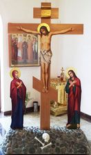 Крест с распятием на Голгофе